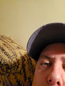 Snapshot of HeteroHotGuy1 chatting on 01.23.25 HeteroHotGuy1 online show from 01.23.25