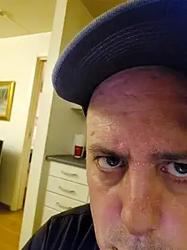 Snapshot of HeteroHotGuy1 chatting on 01.27.25 HeteroHotGuy1 online show from 01.27.25