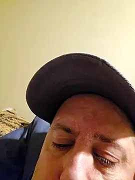 Snapshot of HeteroHotGuy1 chatting on 01.27.25 HeteroHotGuy1 online show from 01.27.25