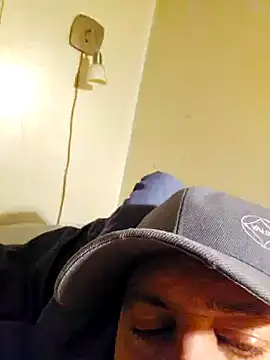 Snapshot of HeteroHotGuy1 chatting on 01.30.25 HeteroHotGuy1 online show from 01.30.25