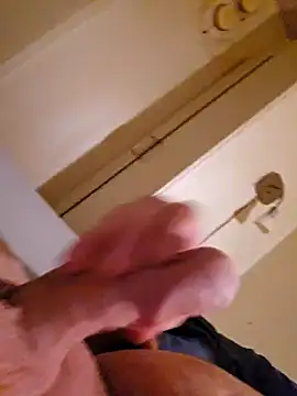 Snapshot of HeteroHotGuy1 chatting on 01.30.25 HeteroHotGuy1 online show from 01.30.25