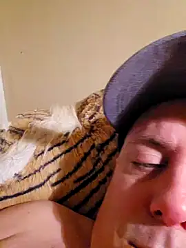 Snapshot of HeteroHotGuy1 chatting on 02.14.25 HeteroHotGuy1 online show from 02.14.25