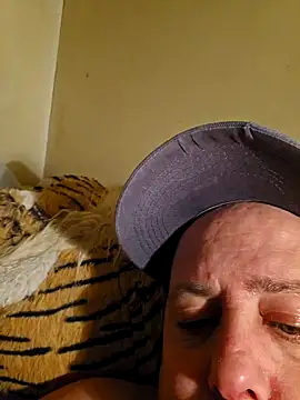 Snapshot of HeteroHotGuy1 chatting on 02.16.25 HeteroHotGuy1 online show from 02.16.25