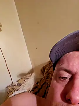 Snapshot of HeteroHotGuy1 chatting on 02.21.25 HeteroHotGuy1 online show from 02.21.25