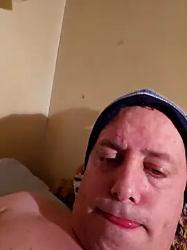 Snapshot of HeteroHotGuy1 chatting on 03.11.25 HeteroHotGuy1 online show from 03.11.25