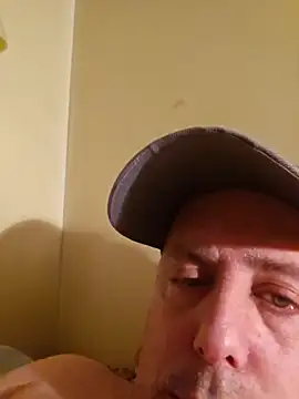 Snapshot of HeteroHotGuy1 chatting on 03.13.25 HeteroHotGuy1 online show from 03.13.25