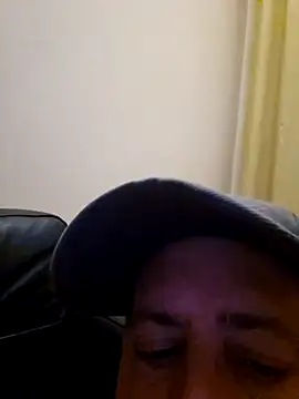 Snapshot of HeteroHotGuy1 chatting on 09.09.25 HeteroHotGuy1 online show from 09.09.25