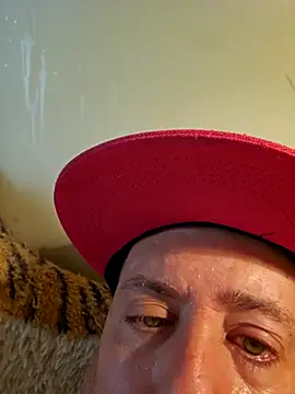 Snapshot of HeteroHotGuy1 chatting on 09.17.25 HeteroHotGuy1 online show from 09.17.25