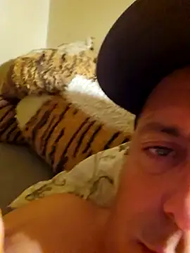 Snapshot of HeteroHotGuy1 chatting on 09.24.25 HeteroHotGuy1 online show from 09.24.25