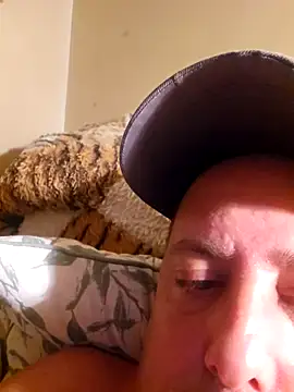 Snapshot of HeteroHotGuy1 chatting on 09.28.25 HeteroHotGuy1 online show from 09.28.25