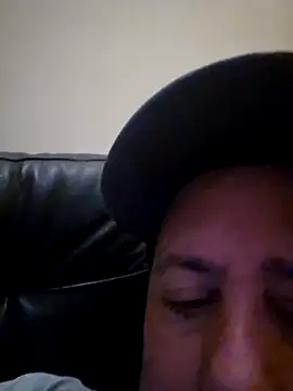 Snapshot of HeteroHotGuy1 chatting on 09.29.25 HeteroHotGuy1 online show from 09.29.25