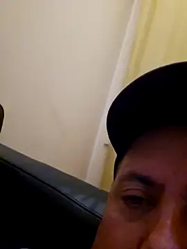 Snapshot of HeteroHotGuy1 chatting on 09.30.25 HeteroHotGuy1 online show from 09.30.25