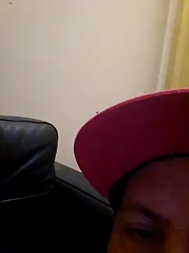 Snapshot of HeteroHotGuy1 chatting on 10.12.25 HeteroHotGuy1 online show from 10.12.25