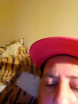 Snapshot of HeteroHotGuy1 chatting on 10.19.25 HeteroHotGuy1 online show from 10.19.25