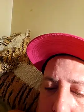 Snapshot of HeteroHotGuy1 chatting on 10.21.25 HeteroHotGuy1 online show from 10.21.25