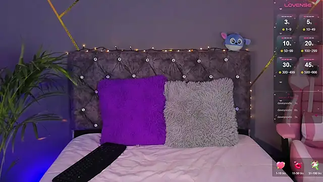 Mia Palacioss online show from 04.22.26