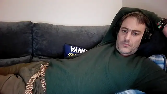 Snapshot of basquehotboy chatting on 12.11.24 basquehotboy online show from 12.11.24