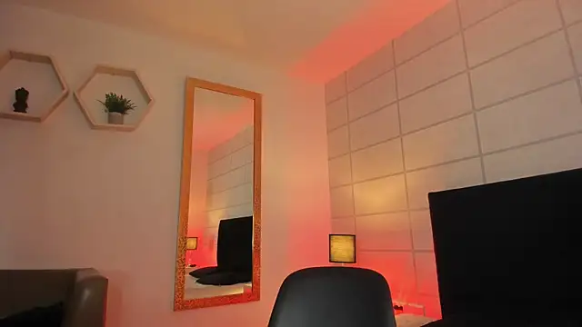 Christine Laam online show from 11.08.25