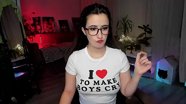 Snapshot of annallurings chatting on 12.27.24 annallurings online show from 12.27.24