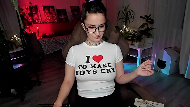 Snapshot of annallurings chatting on 12.28.24 annallurings online show from 12.28.24