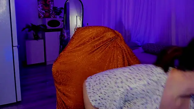 Snapshot of annallurings chatting on 11.15.25 annallurings online show from 11.15.25