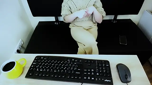 LaimaV  online show from 10.28.25