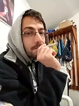 Snapshot of HungEddy chatting on 12.19.24 HungEddy online show from 12.19.24