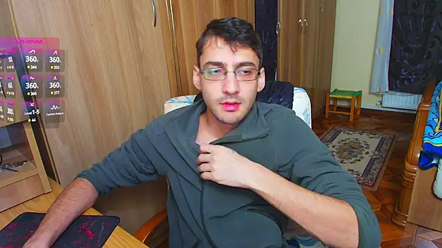 Snapshot of HungEddy chatting on 12.24.24 HungEddy online show from 12.24.24