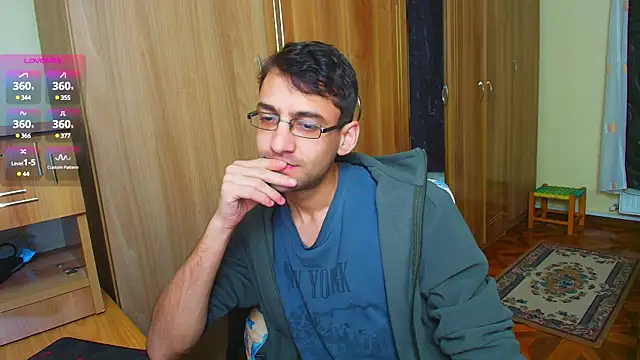 Snapshot of HungEddy chatting on 12.24.24 HungEddy online show from 12.24.24