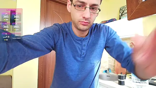 Snapshot of HungEddy chatting on 03.11.25 HungEddy online show from 03.11.25