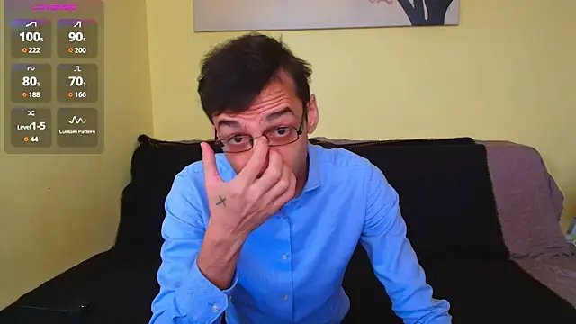 Snapshot of HungEddy chatting on 11.12.25 HungEddy online show from 11.12.25