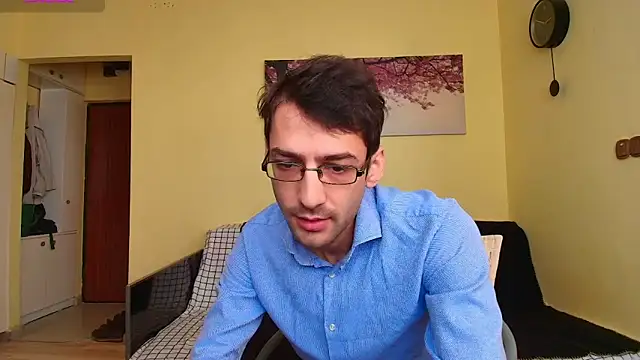 Snapshot of HungEddy chatting on 12.04.25 HungEddy online show from 12.04.25