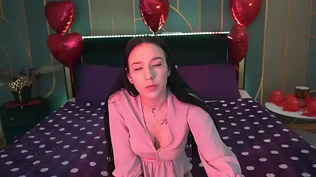 Snapshot of NikkiGoldSide chatting on 02.18.25 NikkiGoldSide online show from 02.18.25