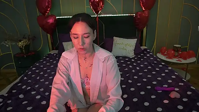 Snapshot of NikkiGoldSide chatting on 02.19.25 NikkiGoldSide online show from 02.19.25