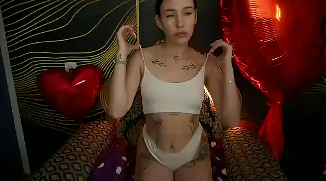 Snapshot of NikkiGoldSide chatting on 03.01.25 NikkiGoldSide online show from 03.01.25