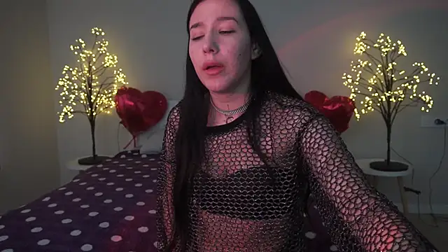 Snapshot of NikkiGoldSide chatting on 03.12.25 NikkiGoldSide online show from 03.12.25