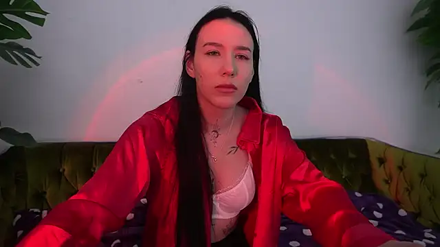 Snapshot of NikkiGoldSide chatting on 03.18.25 NikkiGoldSide online show from 03.18.25