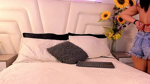 Snapshot of Nessa2905 chatting on 09.24.25 Nessa2905 online show from 09.24.25