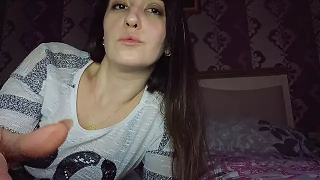 Snapshot of AlejandraDelaney chatting on 12.24.24 AlejandraDelaney online show from 12.24.24