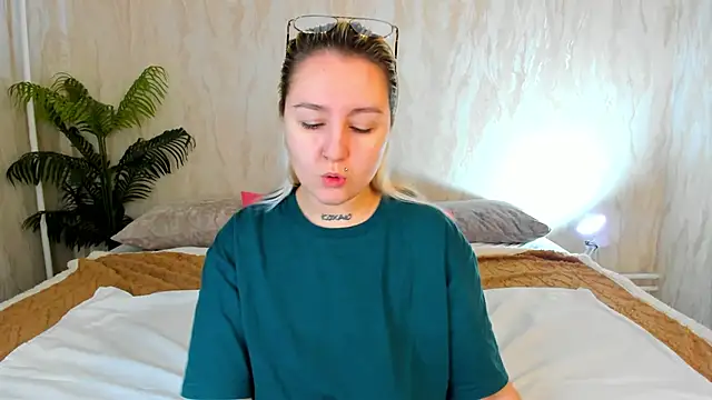 Snapshot of Debbie_Taylor chatting on 10.13.25 Debbie Taylor online show from 10.13.25