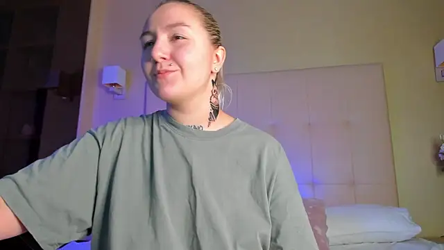 Snapshot of Debbie_Taylor chatting on 10.21.25 Debbie Taylor online show from 10.21.25