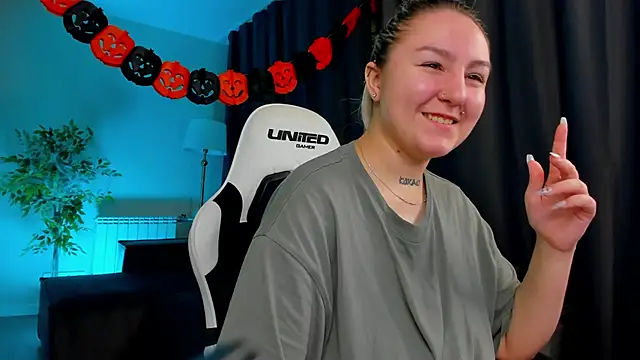 Snapshot of Debbie_Taylor chatting on 10.31.25 Debbie Taylor online show from 10.31.25