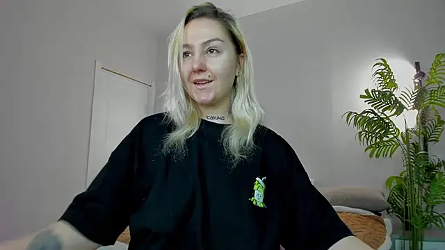 Snapshot of Debbie_Taylor chatting on 11.22.25 Debbie Taylor online show from 11.22.25