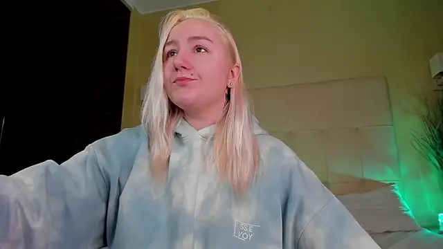 Snapshot of Debbie_Taylor chatting on 11.29.25 Debbie Taylor online show from 11.29.25