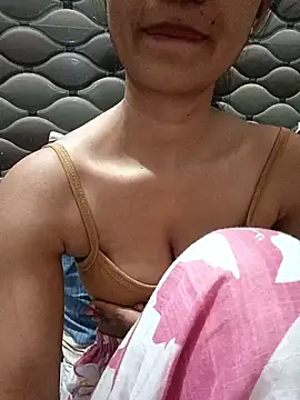 Snapshot of Rajni-Mehra chatting on 12.23.25 Rajni-Mehra online show from 12.23.25