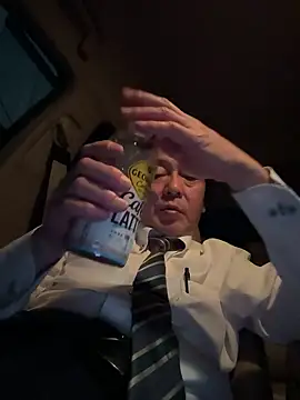 Snapshot of SaneService9 chatting on 12.19.25 SaneService9 online show from 12.19.25