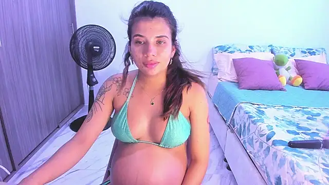 Snapshot of adop_me__ chatting on 12.18.24 adop me online show from 12.18.24