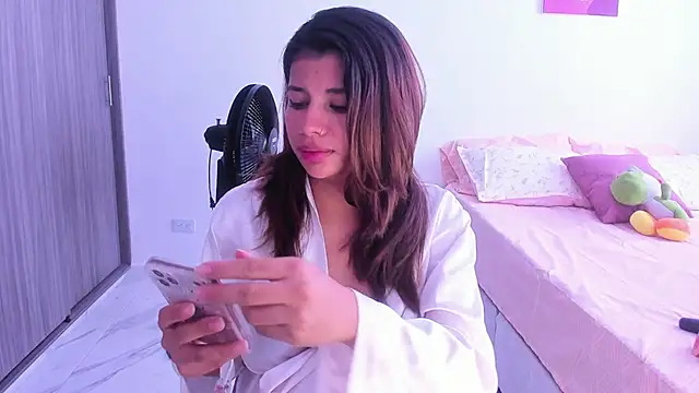 Snapshot of adop_me__ chatting on 12.28.24 adop me online show from 12.28.24