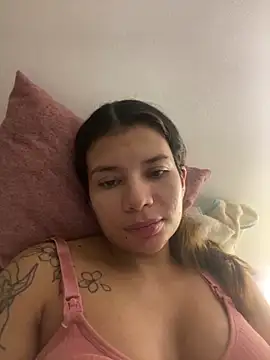 Snapshot of adop_me__ chatting on 02.20.25 adop me online show from 02.20.25