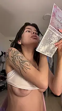 Snapshot of adop_me__ chatting on 10.08.25 adop me online show from 10.08.25